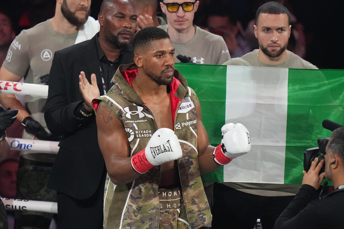 Anthony Joshua arrives for the heavyweight boxing match against Jake Paul, Friday, Dec. 19, 2025, in Miami, Fla. (AP Photo/Lynne Sladky)