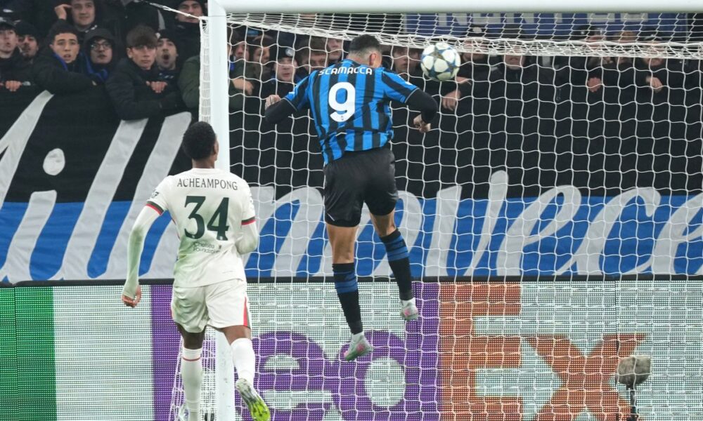 Atalanta's Gianluca Scamacca scores his side's first goal during the Champions League opening phase soccer match between Atalanta and Chelsea, in Bergamo, Italy, Tuesday, Dec. 9, 2025. (AP Photo/Antonio Calanni)