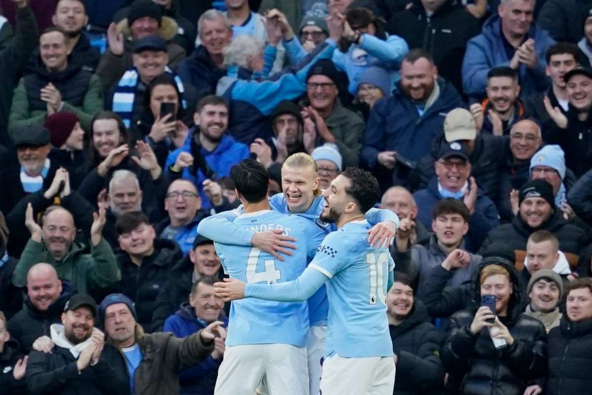 Manchester City's Erling Haaland, center, celebrates with teammates after scoring the opening goal of the game during the English Premier League soccer match between Manchester City and West Ham United in Manchester, England, Saturday, Dec. 20, 2025. (AP Photo/Dave Thompson)