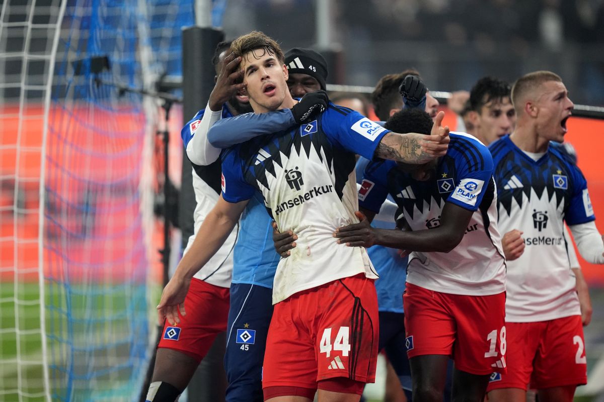 Hamburg's Luka Vuskovic, front, celebrates after scoring his side's second goal during the German Bundesliga soccer match between Hamburger SV and SV Werder Bremen in Hamburg, Germany, Sunday, Dec. 7, 2025. (Marcus Brandt/dpa via AP)