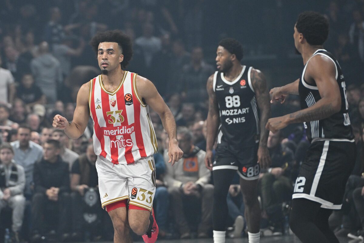 kosarkas Crvene zvezde na utakmici Evrolige protiv Partizana u hali Beogradska arena, Beograd 12.12.2025. godine Foto: Marko Metlas Kosarka, Partizan, Evroliga, Crvena zvezda