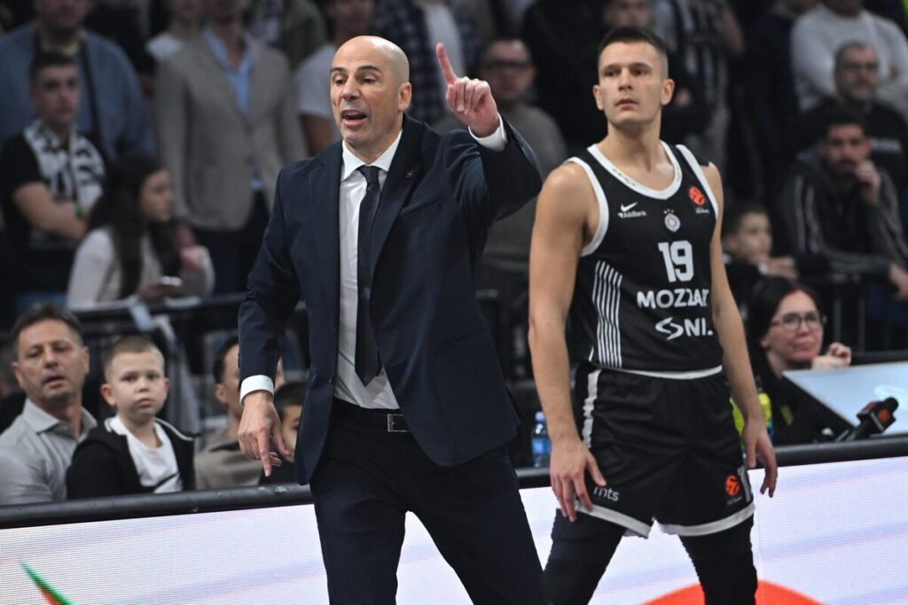 Trener i kosarkas Partizana na utakmici Evrolige protiv Makabija Tel Aviv u hali Beogradska arena, Beograd 26.12.2025. godine Foto: Marko Metlas Kosarka, Partizan, Evroliga, Makabi Tel Aviv