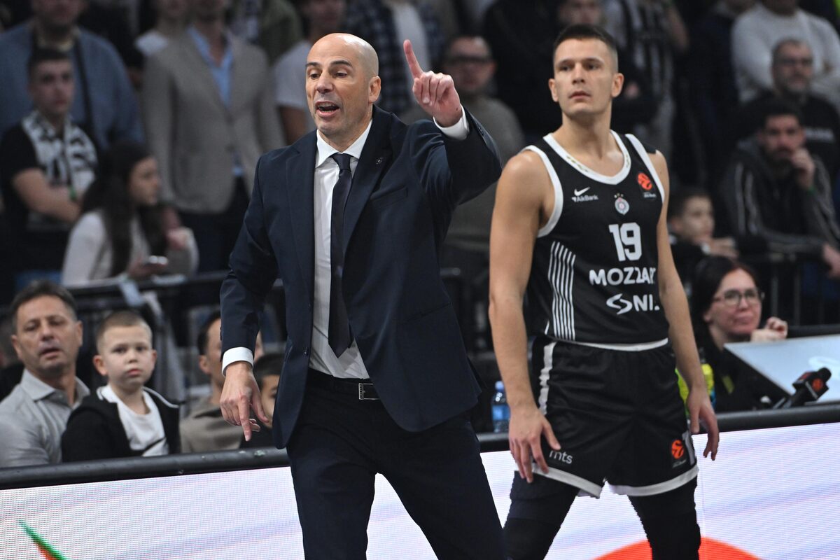 Trener i kosarkas Partizana na utakmici Evrolige protiv Makabija Tel Aviv u hali Beogradska arena, Beograd 26.12.2025. godine Foto: Marko Metlas Kosarka, Partizan, Evroliga, Makabi Tel Aviv