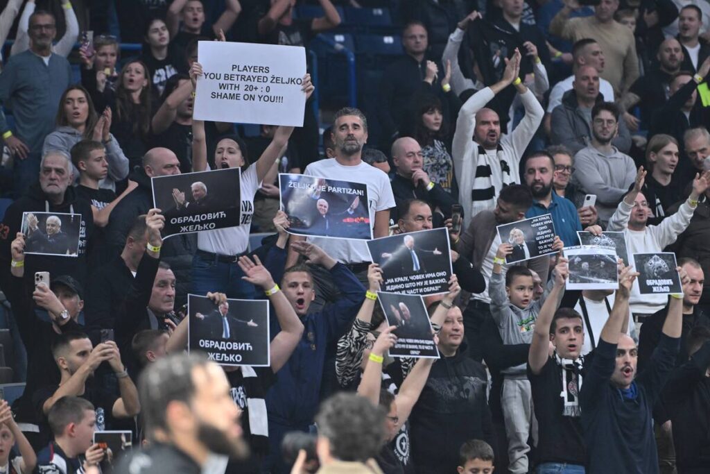 Navijači Partizana na utakmici Evrolige protiv Bajerna Minhen u hali Beogradska arena, Beograd 04.12.2025. godine Foto: Marko Metlas Kosarka, Partizan, Evroliga, Bajern Minhen