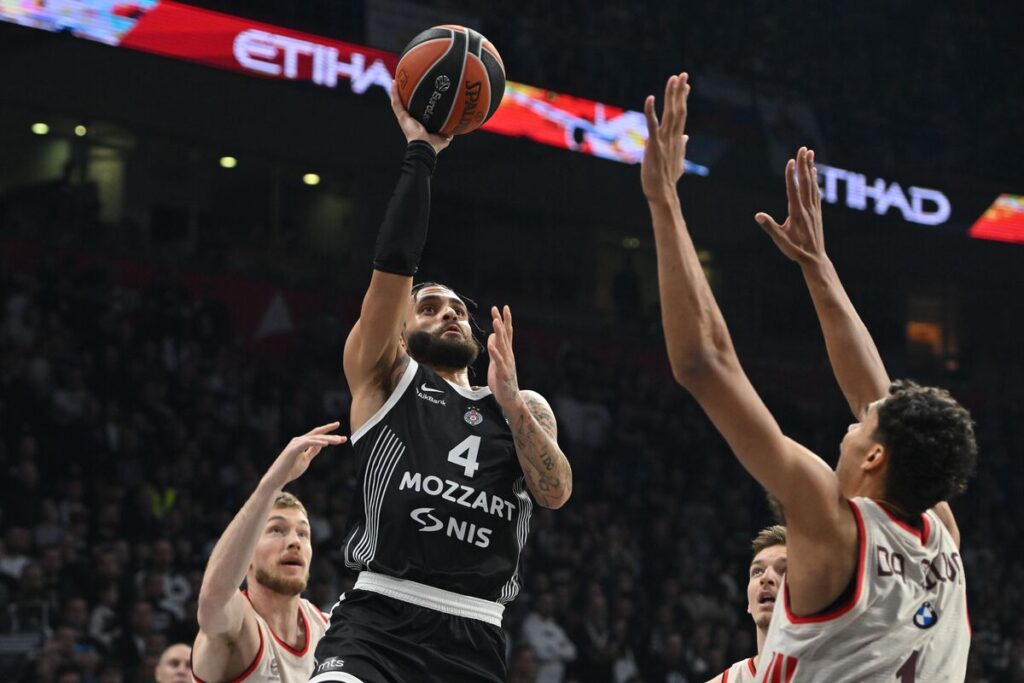 kosarkas Partizana na utakmici Evrolige protiv Bajerna Minhen u hali Beogradska arena, Beograd 04.12.2025. godine Foto: Marko Metlas Kosarka, Partizan, Evroliga, Bajern Minhen