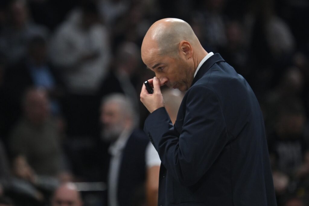 Trener Partizana na utakmici Evrolige protiv Makabija Tel Aviv u hali Beogradska arena, Beograd 26.12.2025. godine Foto: Marko Metlas Kosarka, Partizan, Evroliga, Makabi Tel Aviv