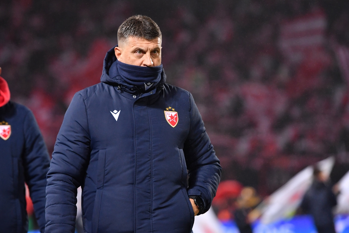 Trener Crvene zvezde na utakmici Superlige Prvenstva Srbije protiv Vojvodine Novi Sad na stadionu Rajka Mitica, Beograd, 07.12.2025. godine Foto: Marko Metlas Fudbal, Crvena zvezda, Superliga Prvenstvo Srbije, Vojvodina Novi Sad