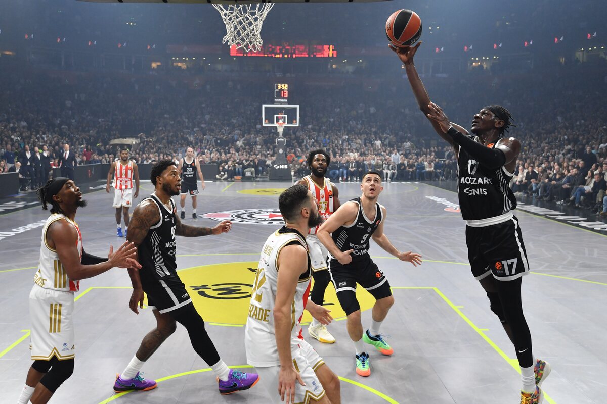 kosarkas Partizana na utakmici Evrolige protiv Crvene zvezde u hali Beogradska arena, Beograd 12.12.2025. godine Foto: Marko Metlas Kosarka, Partizan, Evroliga, Crvena zvezda