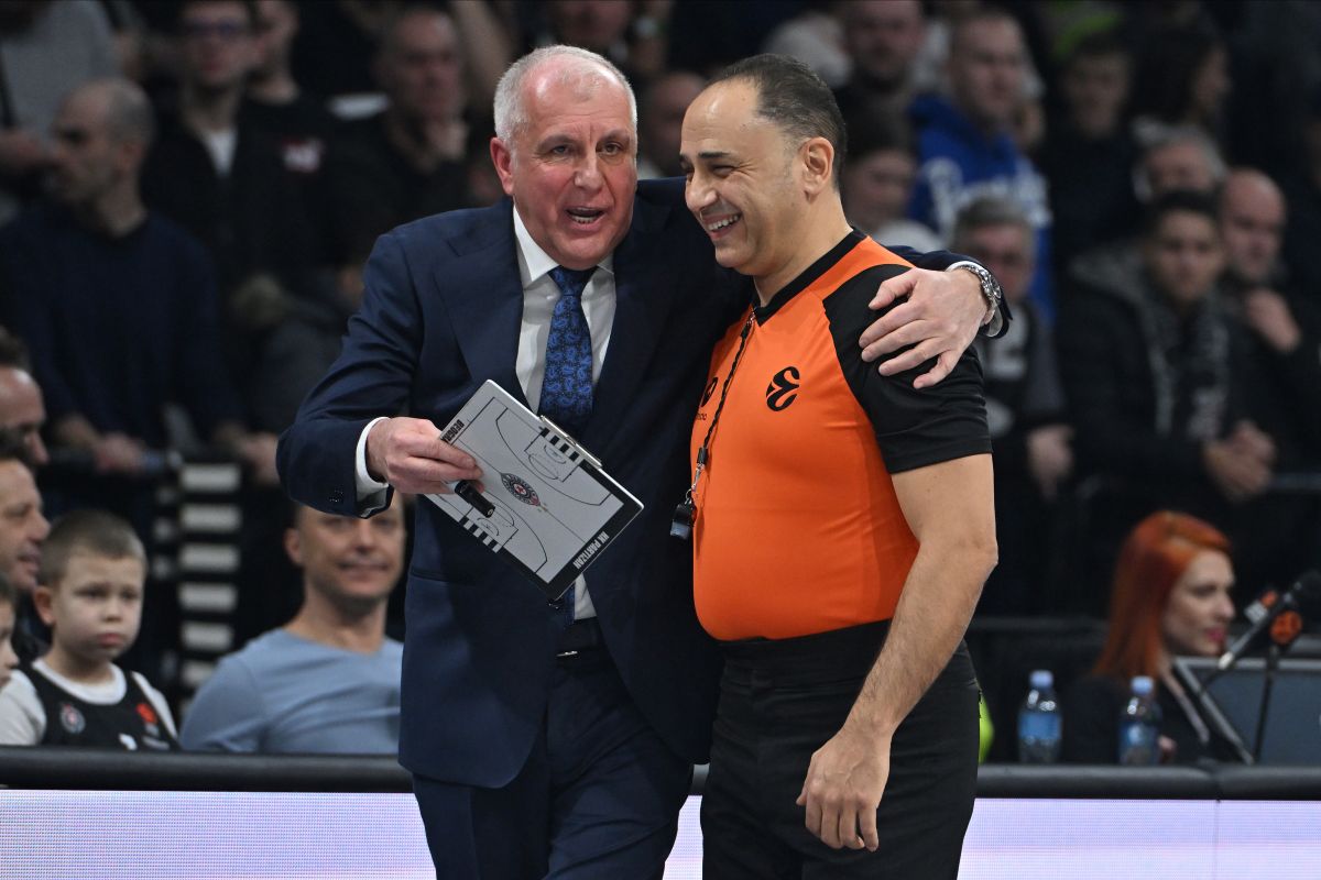 EMIN MOGULKOC sudija i ZELIMIR OBRADOVIC ZELJKO trener kosarkas Partizana na utakmici Evrolige protiv Makabija Tel Aviv u hali Beogradska arena, Beograd 03.01.2025. godine Foto: Marko Metlas Kosarka, Partizan, Evroliga, Makabi Tel Aviv