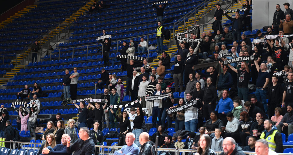 Navijači Partizana, na utakmici ABA lige protiv Splita, u hali Aleksandar Nikolic. Beograd, 28.12.2025. foto: Nebojsa Parausic Kosarka, ABA League, Partizan, Split