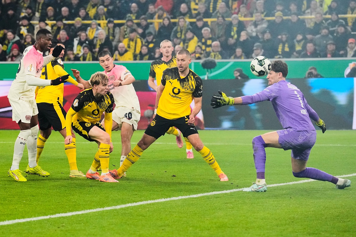 Leverkusen's Ibrahim Maza, center scores the opening goal during the German Soccer Cup round of sixteen soccer match between Borussia Dortmund and Bayer 04 Leverkusen in Dortmund, Germany, Tuesday, Dec. 2, 2025. (AP Photo/Martin Meissner)