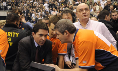 KOSARKA - LUIGI LAMONICA - Luidji Lamonika, sudija iz Italije, XAVIER PASCUAL - Cavi Paskval, trener kosarkasa Barselone, i DUSKO VUJOSEVIC, trener Partizana, gledaju snimak spornog kraja utakmice. Beograd, 03.02.2010. photo:N.Parausic