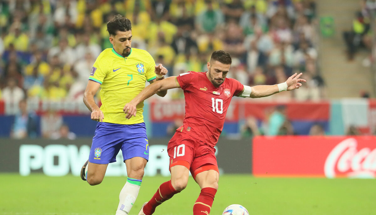 DUSAN TADIC fudbaler reprezentacije Srbije na utakmici FIFA Svetskog prvenstva 2022 protiv LUCAS PAQUETA Lukas Paketa iz Brazila na stadionu Lusail, Doha, 24.11.2022. godine Foto: Marko Metlas Fudbal, Srbija, Brazil, FIFA Svetsko prvenstvo 2022, Katar