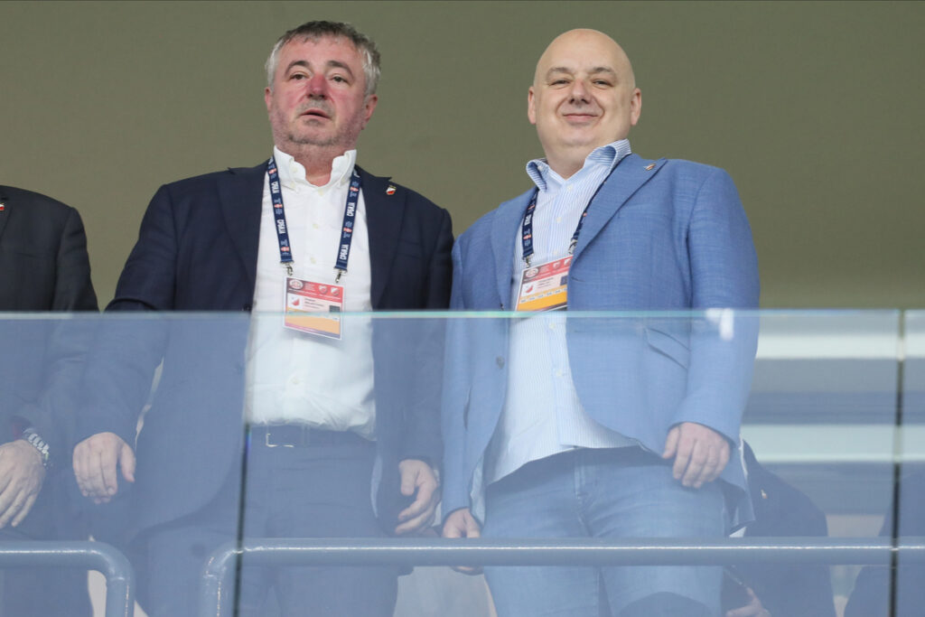 DUSAN BAJATOVIC i DRAGOLJUB ZBILJIC predsednik fudbalera Vojvodine Novi Sad na utakmici finala Kupa Srbije protiv Crvene zvezde na stadionu Lagator, Loznica 21.05.2024. godine Foto: Marko Metlas Fudbal, Crvena zvezda, Kup Srbije, Vojvodina Novi Sad