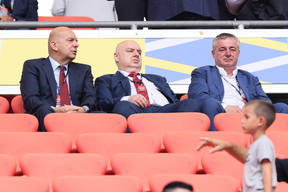 DRAGOLJUB ZBILJIC i DUSAN BAJATOVIC uprava Vojvodine Novi Sad fudbaleri reprezentacije Srbije na utakmici UEFA Evropskog prvenstva 2024 godine protiv Slovenije na stadionu Minhen fudbal arena, Minhen, 20.06.2024. godine Foto: Marko Metlas Fudbal, Reprezentacija, Srbija, UEFA Evropsko prvenstvo, EURO 2024, Slovenija