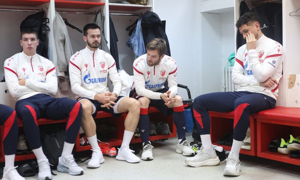 MIRKO IVANIC, ALEKSANDAR KATAI i MILOS VELJKOVIC fudbaler Crvene Zvezde na okupljanju na stadionu Rajko Mitic, Beograd 03.01.2026. godine Foto: Ivica Veselinov / MN PRESS FUDBAL, FOOTBALL, CRVENA ZVEZDA, RED STAR, PRIPREME