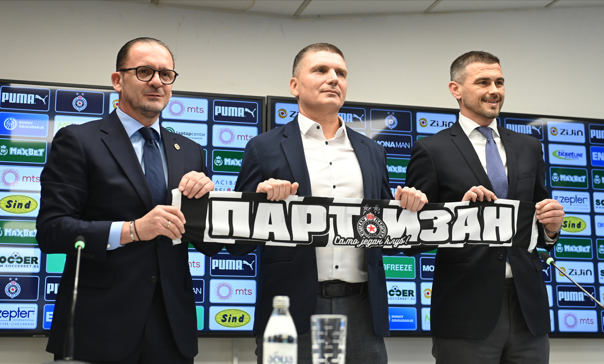 PREDRAG MIJATOVIC, SRDJAN BLAGOJEVIC, DANKO LAZOVIC, na promociji trenera u FK Partizan, na stadionu JNA. Beograd, 08.01.2025. foto: Nebojsa Parausic Fudbal, Partizan