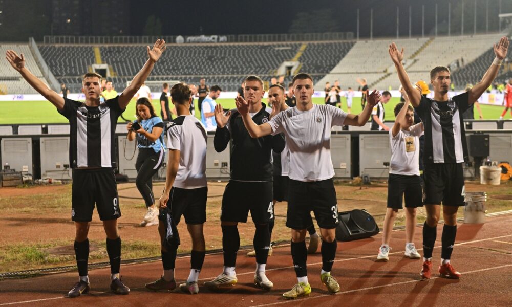 ANDREJ KOSTIC, DUSAN JOVANOVIC, MILAN ROGANOVIC, NIKOLA SIMIC RADOST fudbalera Partizana na utakmici Superlige Prvenstva Srbije protiv IMT na stadionu Partizana, Beograd 18.08.2025. godine Foto: Marko Metlas Fudbal, Partizan, Superliga Prvenstvo Srbije, IMT