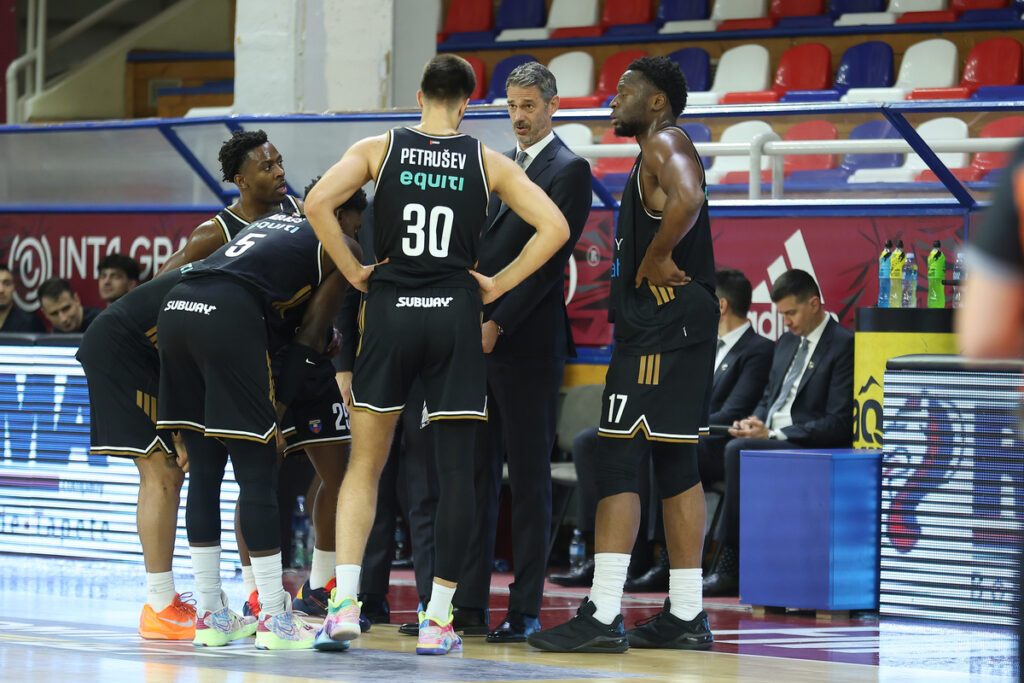 JURICA GOLEMAC, trener kosarkasa Dubaia, na utakmici ABA lige protiv FMP Zeleznika, u hali FMP Arena. Beograd, 17.11.2025. foto: Ivica Veselinov / MN Press KOSARKA, BASKETBALL, ABA LIGA, ABA LEAGUE, FMP ZELEZNIK, DUBAI