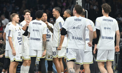 RADOST kosarkasa Fenerbahcea Istanbul na utakmici Evrolige protiv Partizana u hali Beogradska arena, Beograd 21.11.2025. godine Foto: Marko Metlas Kosarka, Partizan, Evroliga, Fenerbahce Istanbul