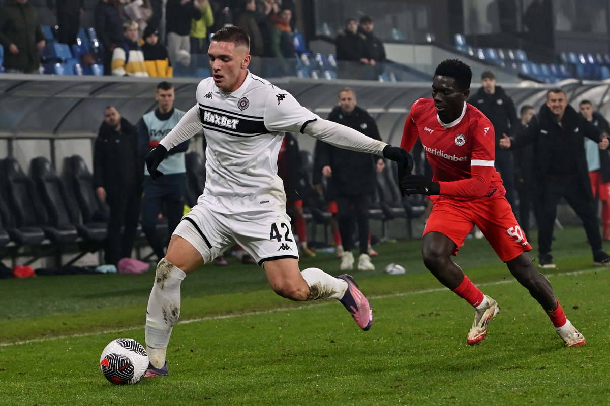 DUSAN JOVANOVIC fudbaler Partizana na utakmici Superlige Prvenstva Srbije protiv IMT na stadionu Lagator, Loznica 20.12.2025. godine Foto: Marko Metlas Fudbal, Partizan, Superliga Prvenstvo Srbije, IMT