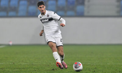 NIKOLA SIMIC fudbaler Partizana na utakmici Superlige Prvenstva Srbije protiv IMT na stadionu Lagator, Loznica 20.12.2025. godine Foto: Marko Metlas Fudbal, Partizan, Superliga Prvenstvo Srbije, IMT