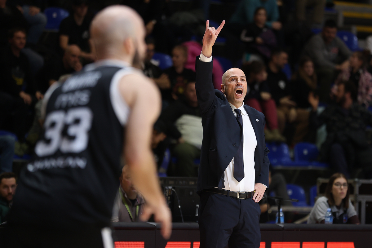 JOAN PENARROYA Djoan Penjaroja trener kosarkasa Partizana na utakmici ABA lige protiv Igokee u hali Aleksandar Nikolic, Beograd 25.01.2026. godine Foto: Ivica Veselinov / MN PRESS KOSARKA, BASKETBALL, ABA LIGA, ABA LEAGUE, JADRANSKA LIGA, ADRIATIC LEAGUE, KK PARTIZAN, IGOKEA