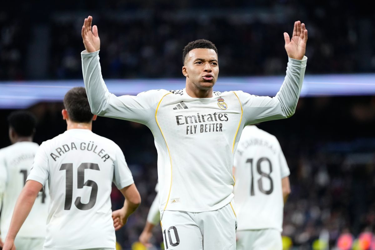 Real Madrid's Kylian Mbappe celebrates after scoring the opening goal during the Spanish La Liga soccer match between Real Madrid and Levante in Madrid, Spain, Saturday, Jan. 17, 2026. (AP Photo/Jose Breton)