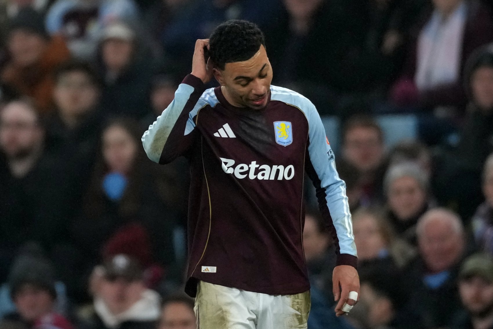 Morgan Rodžers se češe posle poraza Aston Vile