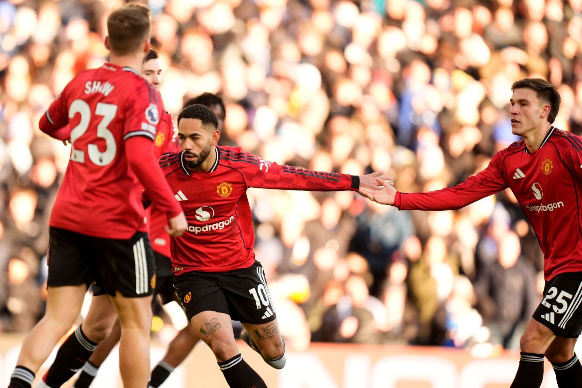 Manchester United's Matheus Cunha, center, celebrates after scoring his sides first goal during the English Premier League soccer match between Leeds United and Manchester United in Leeds, England, Sunday, Jan. 4, 2026. (Danny Lawson/PA via AP)