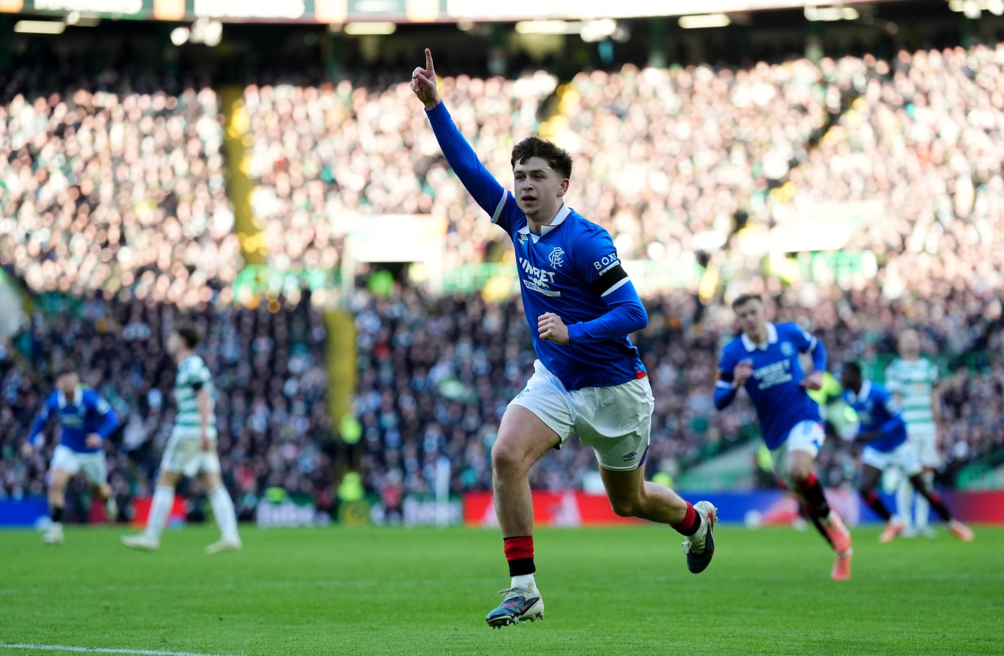 Majki Mur slavi gol za Rendžers protiv Seltika