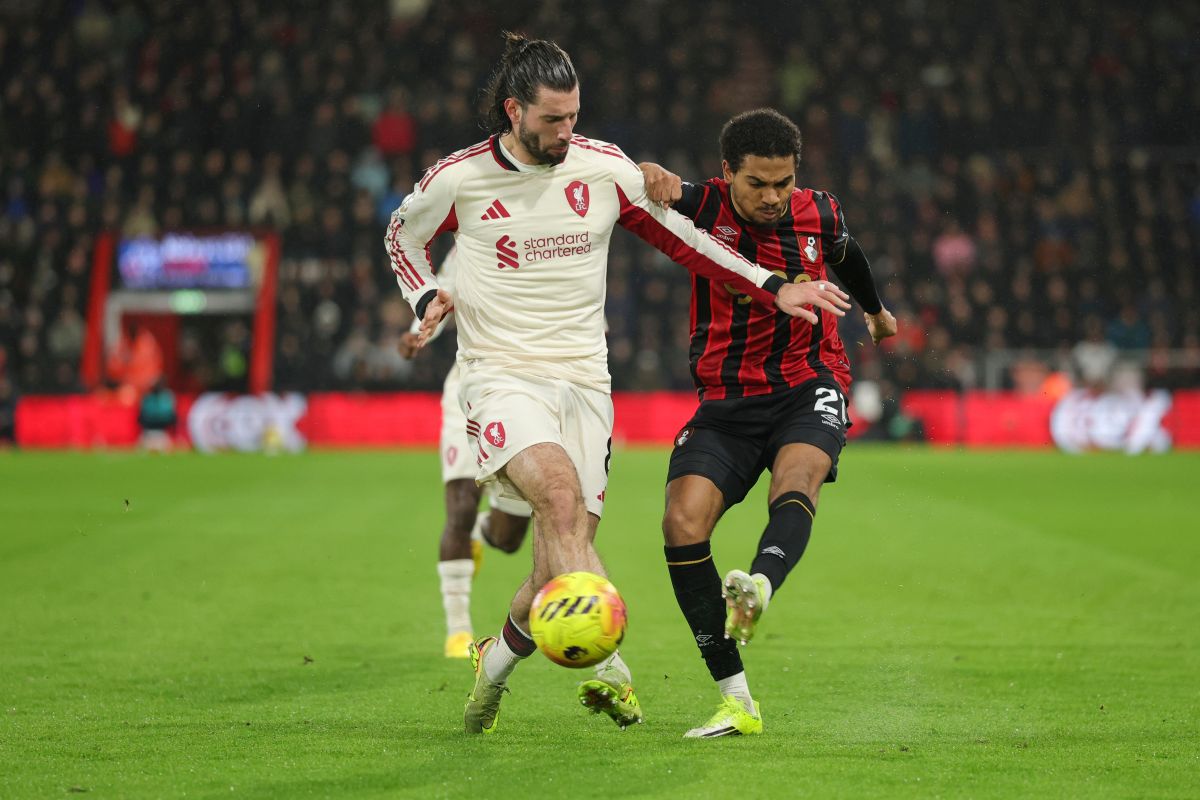 Liverpool's Dominik Szoboszlai, left challenges Bournemouth's Amine Adli during the English Premier League soccer match between Bournemouth and Liverpool in Bournemouth, England, Saturday, Jan. 24, 2026. (AP Photo/Ian Walton)