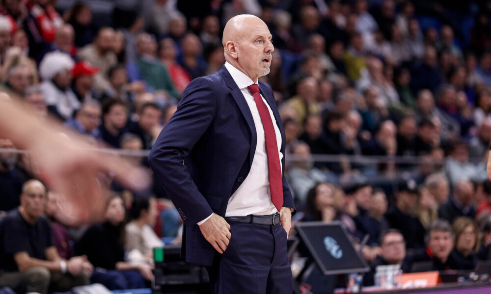Trener Crvene zvezde na utakmici Evrolige protiv Armani Olimpije Milano u hali Mediolanum forum, Milano 15.01.2026. godine Foto: MN PRESS Kosarka, Crvena zvezda, Evroliga, Armani Olimpije Milano