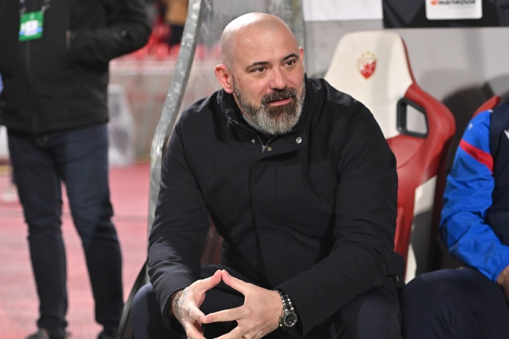 Trener Crvene zvezde na utakmici UEFA Lige Evropa protiv Selte Vigo na stadionu Rajka Mitica, Beograd 29.01.2026. godine Foto: Marko Metlas Fudbal, Crvena zvezda, UEFA Liga Evropa, Selta Vigo