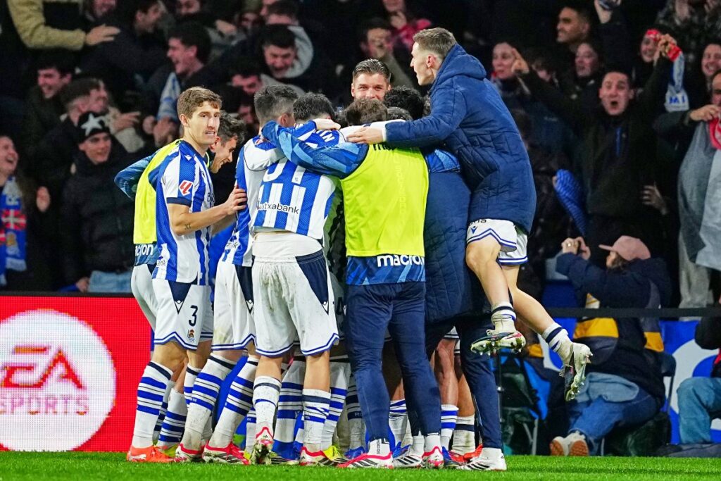 Real Sociedad players celebrate their victory at the Spanish La Liga soccer match between Real Sociedad and Barcelona in San Sebastian, Spain, Sunday, Jan. 18, 2026. (AP Photo/Miguel Oses)