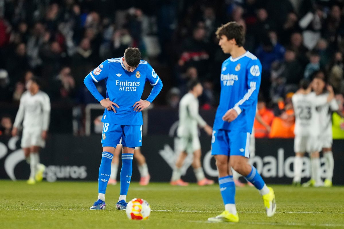 Real Madrid players react after Albacete scored its second goal during the Copa del Rey round-of-16 soccer match between Albacete and Real Madrid, in Albacete, Spain, Wednesday, Jan. 14, 2026. (AP Photo/Jose Breton)
