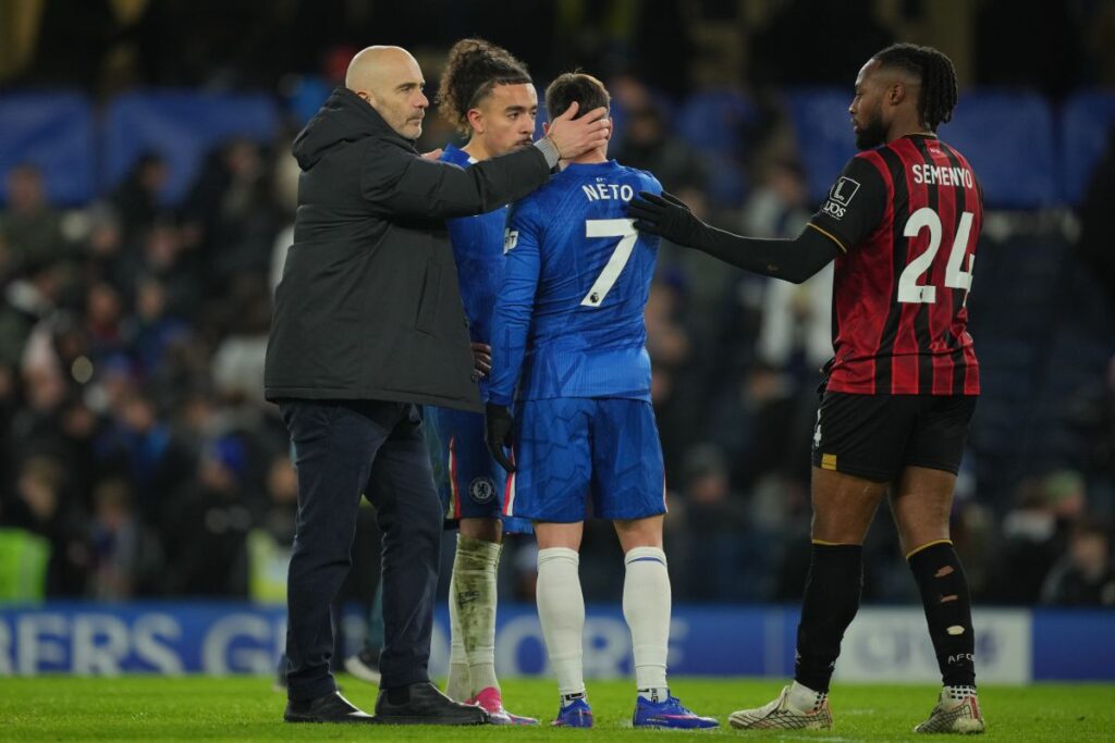 Chelsea's head coach Enzo Maresca, left, Chelsea's Pedro Neto (7) and Bournemouth's Antoine Semenyo (24) stand on the pitch after the English Premier League soccer match between Chelsea and Bournemouth in London, England, Tuesday, Dec. 30, 2025. (AP Photo/Kin Cheung)
