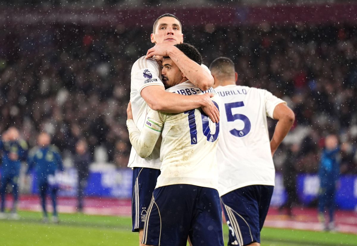 Nottingham Forest's Morgan Gibbs-White, center, celebrates scoring during the English Premier League soccer match between West Ham United and Nottingham Forest in London, Tuesday Jan. 6, 2026. (John Walton/PA via AP)