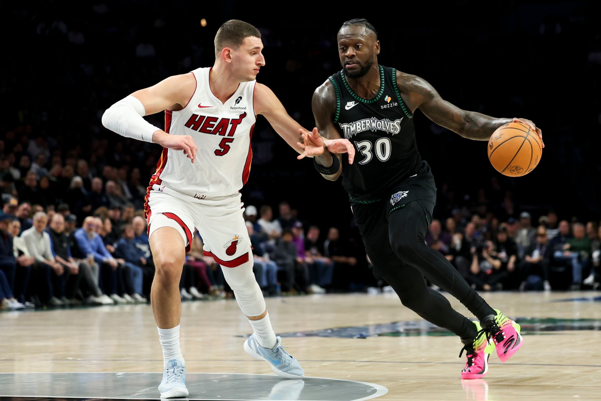 Nikola Jović na meču protiv Minesote