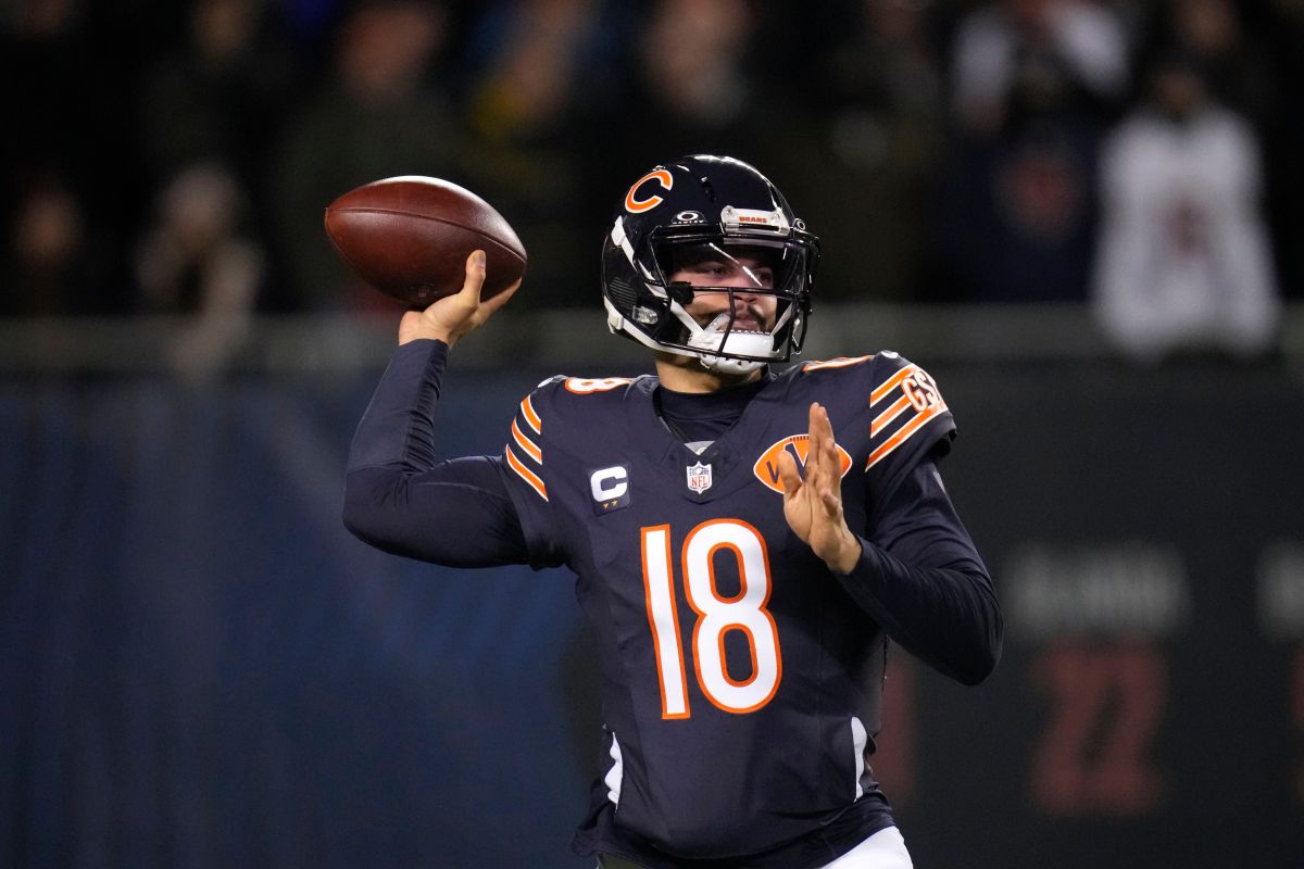 Chicago Bears quarterback Caleb Williams throws a pass during the second half of an NFL football game against the Detroit Lions, Sunday, Jan. 4, 2026, in Chicago. (AP Photo/Erin Hooley)