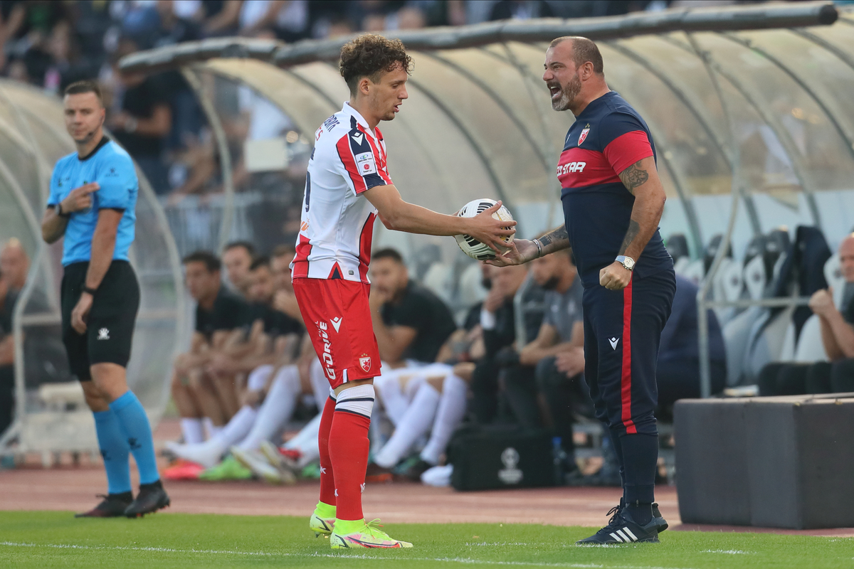 STRAHINJA ERAKOVIC i DEJAN STANKOVIC trener fudbalera Crvene zvezde na utakmici Superlige Prvenstva Srbije protiv Partizana na stadionu Partizana, Beograd, 19.09.2021. godine Foto: Marko Metlas Fudbal, Crvena zvezda, Superliga Prvenstvo Srbije, Partizan