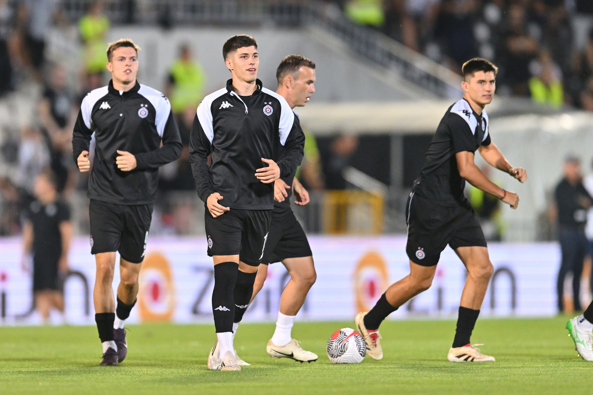 MILAN VUKOTIC , VANJA DRAGOJEVIC fudbaleri Partizana na utakmici kvalifikacija za UEFA Ligu Konferencija protiv Hibernijana Edinburg na stadionu Partizana, Beograd 07.08.2025. godine Foto: Marko Metlas Fudbal, Partizan, Kvalifikacije, UEFA Liga Konferencija, Hibernijan Edinburg
