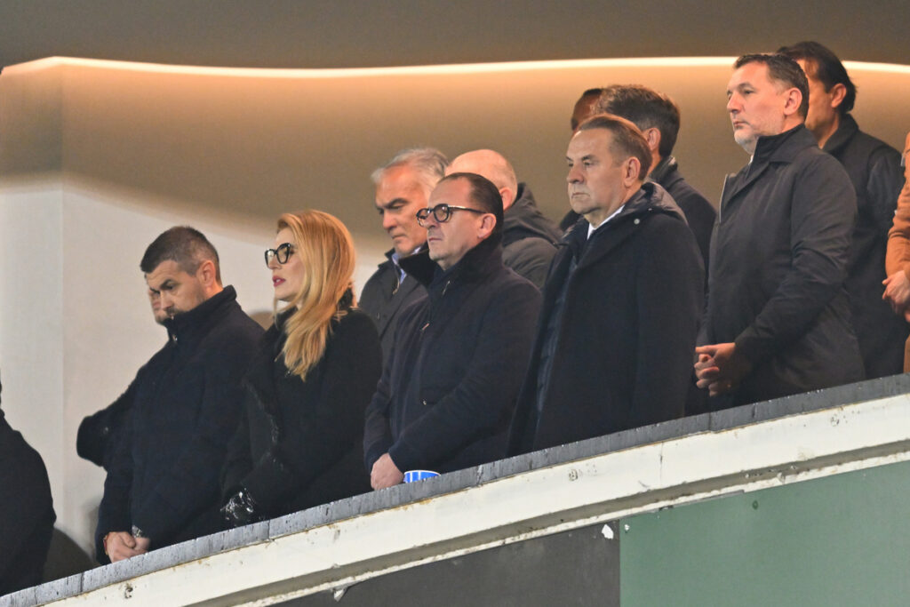 DANKO LAZOVIC clan Uprave, MILKA FORCAN clan UO, PREDRAG MIJATOVIC podpredsednik, RASIM LJAJIC predsednik, BRANKO RADUJKO sekretar FSS fudbaleri Partizana na utakmici Superlige Prvenstva Srbije protiv Novog Pazara na stadionu Partizana, Beograd 09.11.2025. godine Foto: Marko Metlas Fudbal, Partizan, Superliga Prvenstvo Srbije, Novi Pazar