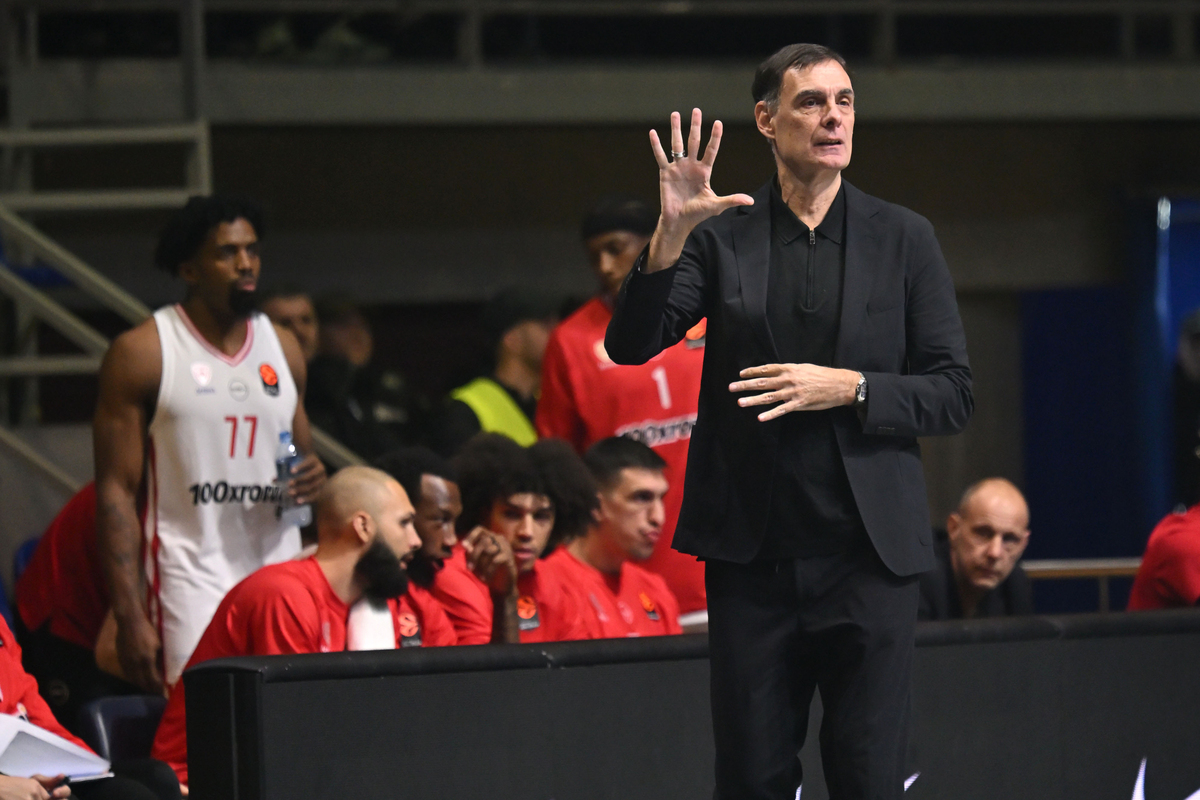 GEORGIOS BARTZOKAS Georgios Barcokas trener kosarkasa Olimpijakosa Pirej na utakmici Evrolige protiv Partizana u hali Aleksandar Nikolic Pionir, Beograd 14.01.2026. godine Foto: Marko Metlas Kosarka, Partizan, Evroliga, Olimpijakos Pirej