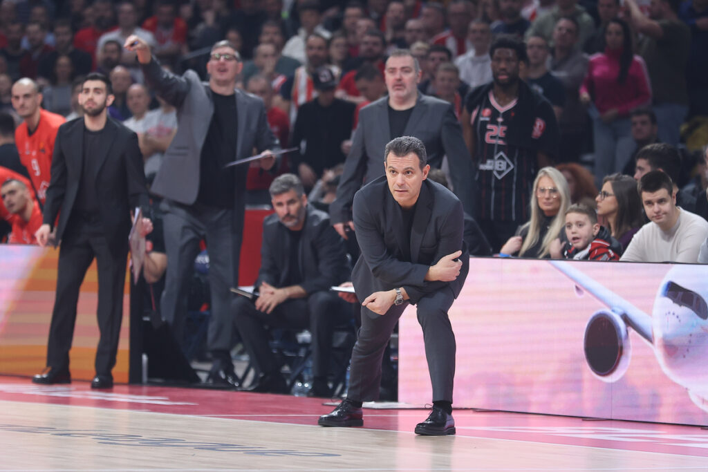 DIMITRIS ITOUDIS Dimitris Itudis trener kosarkasa Hapoela na utakmici Evrolige protiv Crvene Zvezde u hali Beogradska Arena, Beograd 03.02.2026. godine Foto: Ivica Veselinov / MN PRESS KOSARKA, BASKETBALL, EVROLIGA, EUROLEAGUE, CRVENA ZVEZDA, HAPOEL TEL AVIV