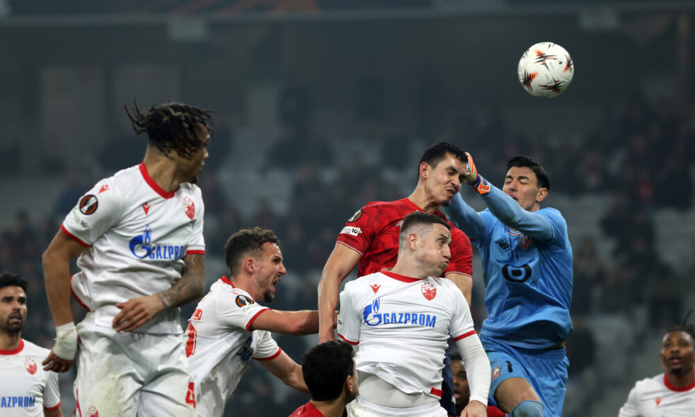 JAY ENEM Dzej Enem i BRUNO DUARTE, fudbaleri Crvene zvezde, na utakmici Lige Evrope protiv Lila, i golman BERKE OZER, na stadionu Pier Moroa Lille, 19.02.2026. foto: MN Press / dt Futbal, UEFA, Europe League, Lil, Crvena zvezda