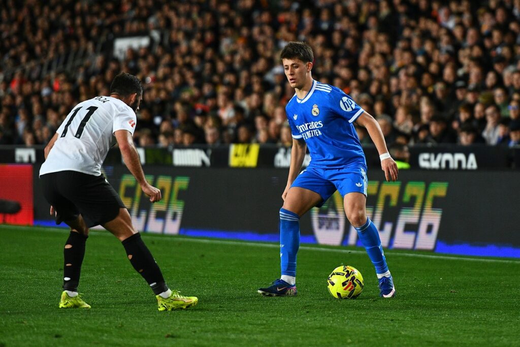 Real Madrid's Arda Guler, right, and Valencia's Luis Rioja challenge for the ball during the Spanish La Liga soccer match between Valencia and Real Madrid in Valencia, Spain, Sunday, Feb. 8, 2026. (AP Photo/Francisco Macia)