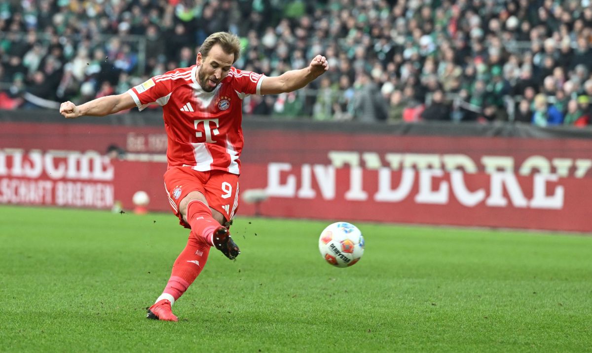Bayern's Harry Kane scores his side's second goal during the German Bundesliga soccer match between Werder Bremen and Bayern Munich, in Bremen, Germany, Saturday, Dec. 14, 2026. (Carmen Jaspersen/dpa via AP)