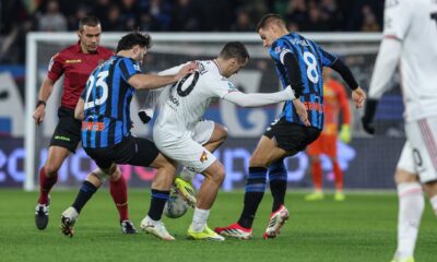 Cremonese's Federico Bonazzoli, center, battles for the ball with Atalanta's Sead Kolasinac, left, and Atalanta's Mario Pasalic during the Italian Serie A soccer match between A.C Atalanta B.C. and Cremoese in Bergamo, Italy, Monday, Feb. 9, 2026. (Stefano Nicoli/LaPresse via AP)