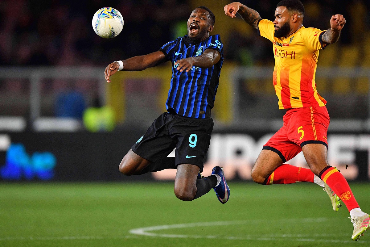 Lecce's Jamil Siebert, right, and Inter's Marcus Thuram in action during the Italian Serie A soccer match between Lecce and Inter Milan in Lecce, Italy, Saturday, Feb. 21, 2026. (Giovanni Evangelista/LaPresse via AP)